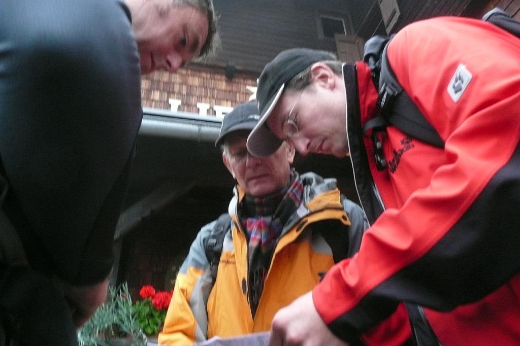 SVL_2008_08_0100_P1030641.JPG - Geleitet von unseren Guides MICHAEL, RUDI und KARL