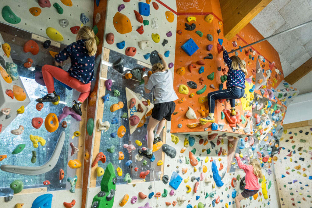 Aufwärmen an der Boulderwand